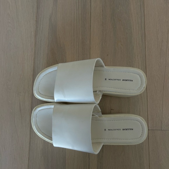 Pull & bear platform slides - Picture 2 of 3